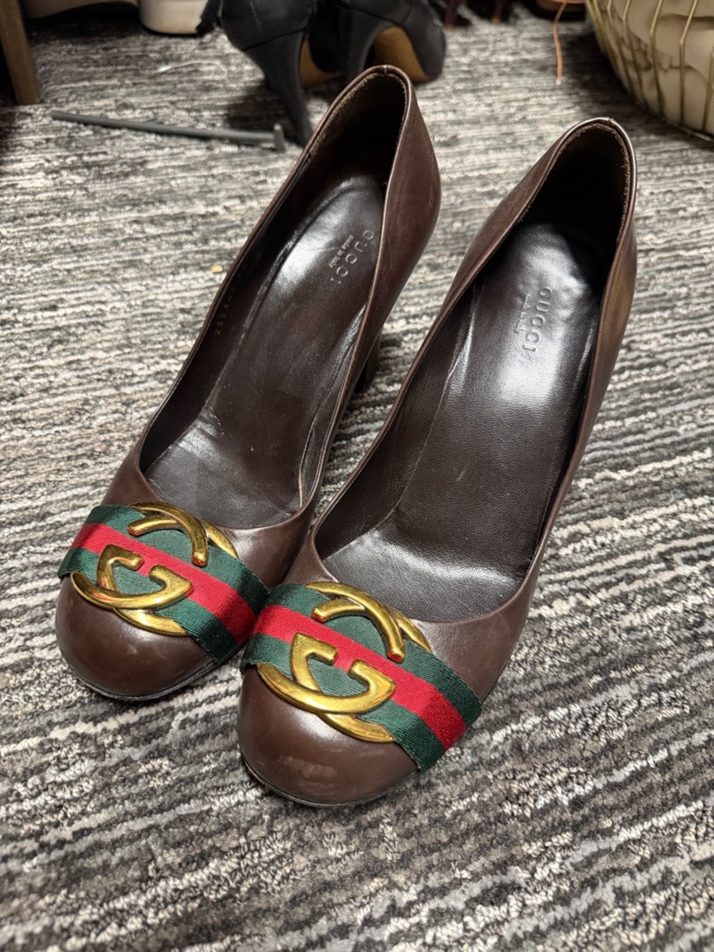 Gucci Brown Leather Pumps with Web Stripe and Gold GG Accent Size 39 - Picture 3 of 4